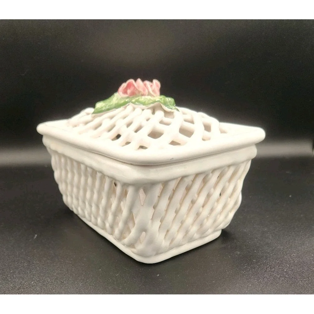 VIntage Savoir Vivre porcelain open-weave rectangular‎ lidded box Lattice Design